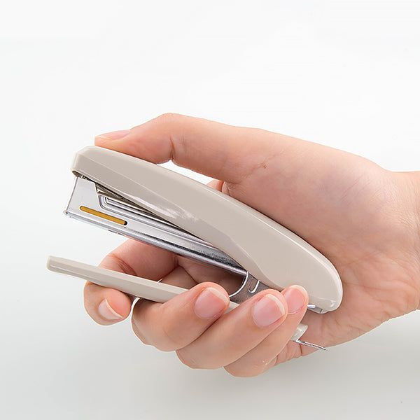 how to put staples in a stapler