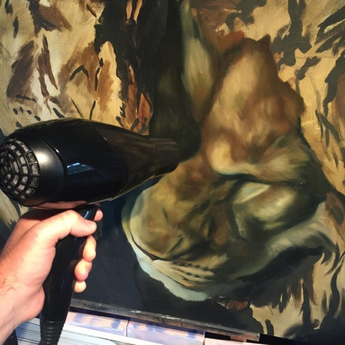 how long does it take for oil paint to dry