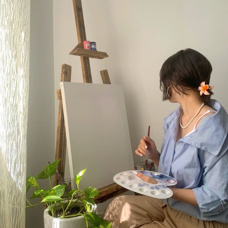 how to hold a paint palette
