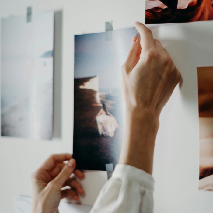 how to hang a canvas painting