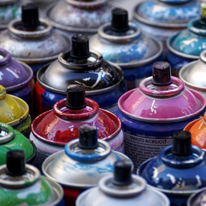 how long does it take spray paint to dry