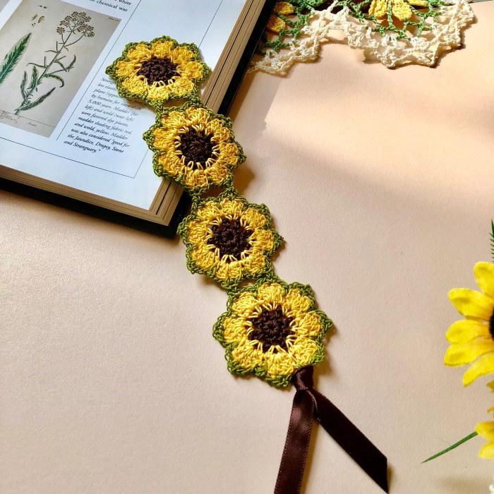 flower crochet bookmark