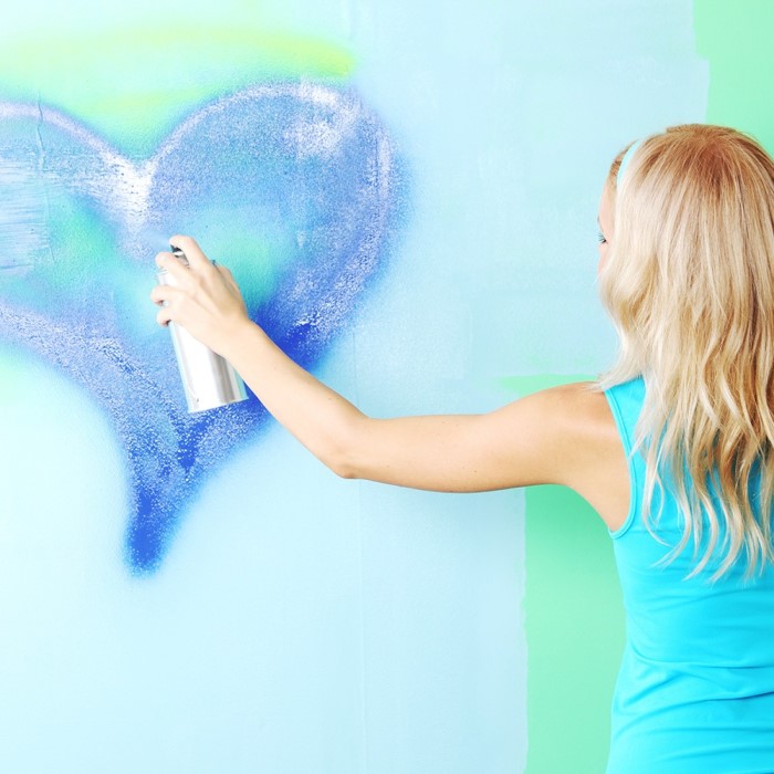 how long does it take spray paint to dry