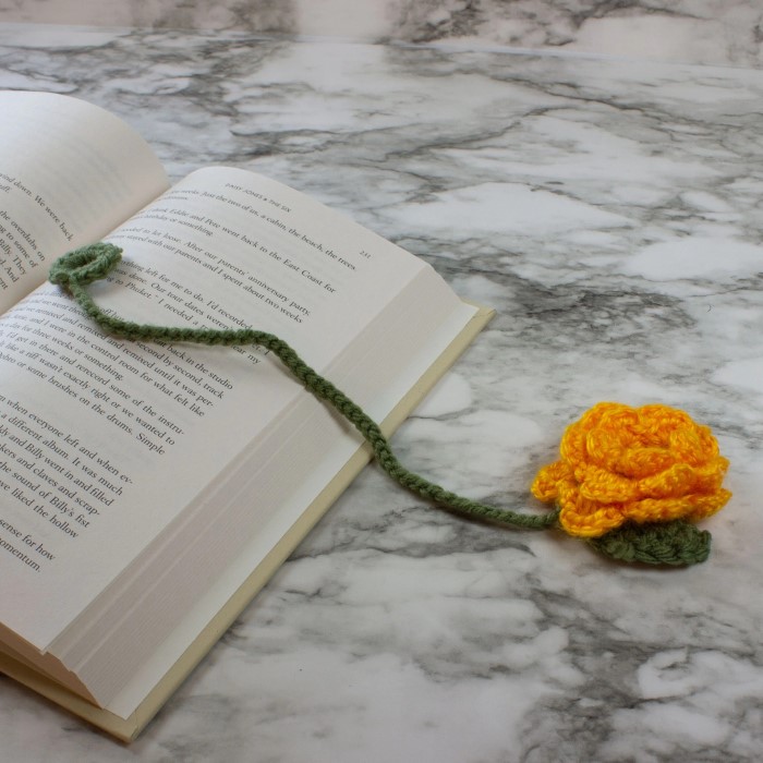 flower crochet bookmark