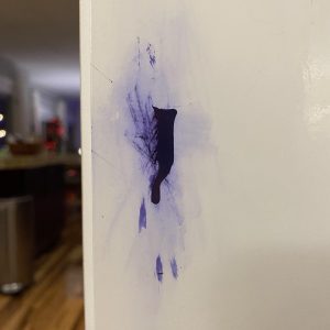 how to get pen off the wall