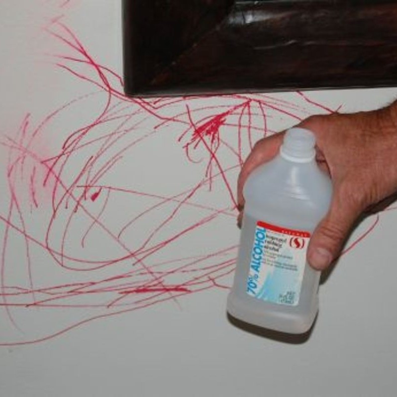 how to get pen off the wall