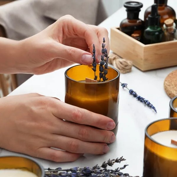 can you bring a candle on a plane