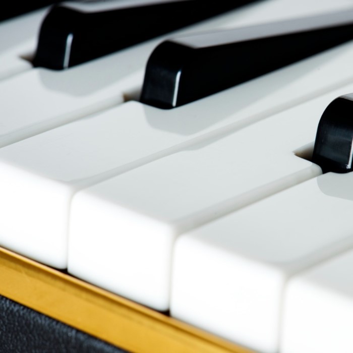 how many keys on a piano