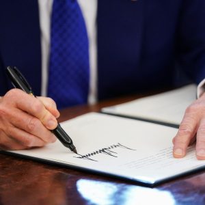 what pen does trump use