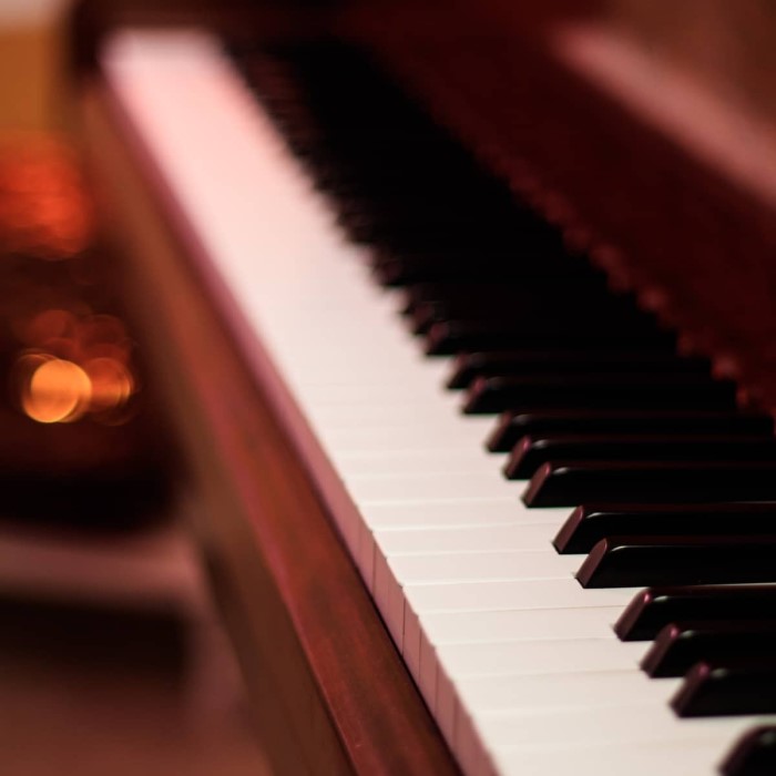 how many keys on a piano