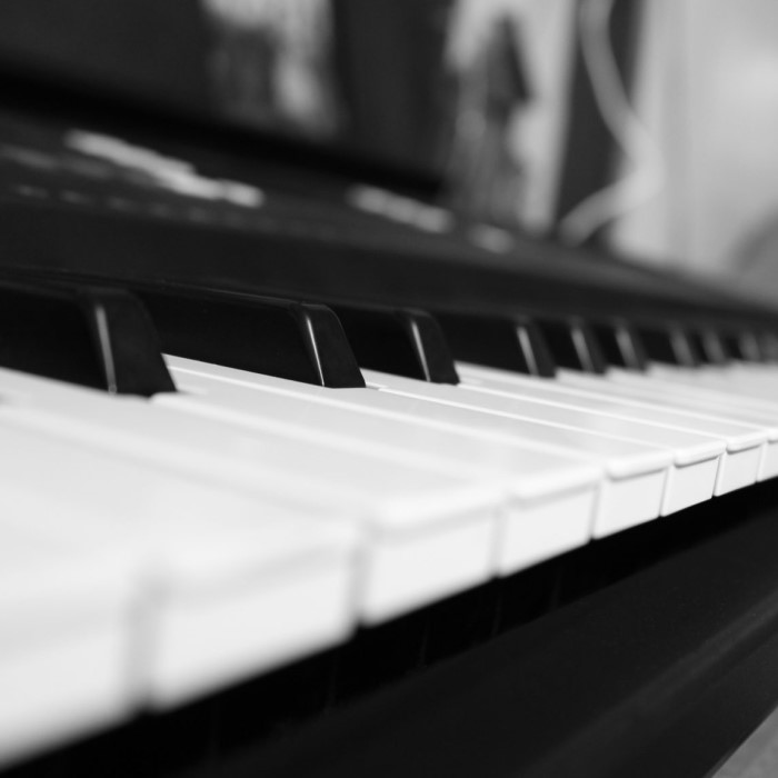 how many keys on a piano