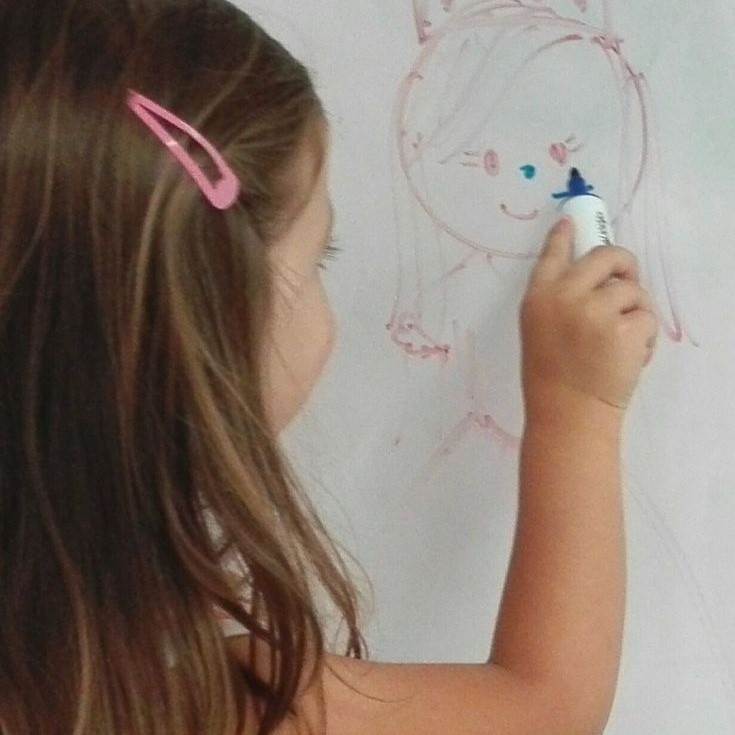 how to get pen off the wall