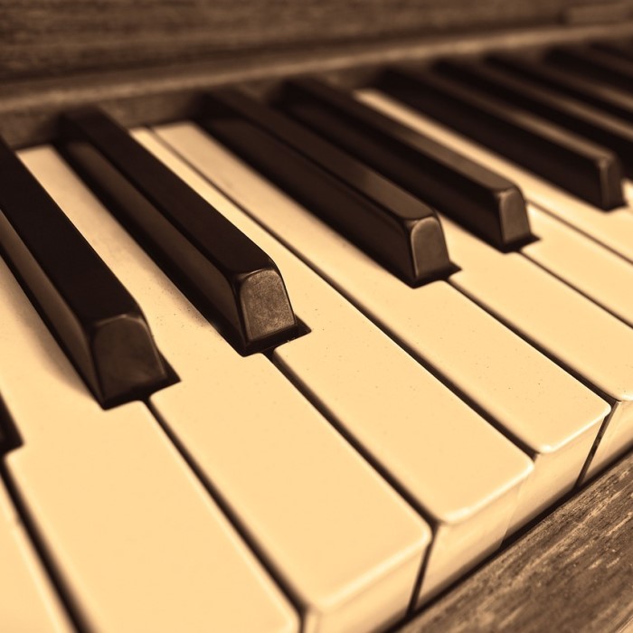 how many keys are on a piano