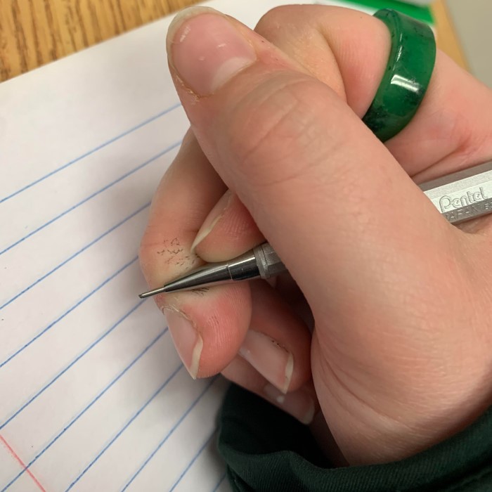 how to hold a pen