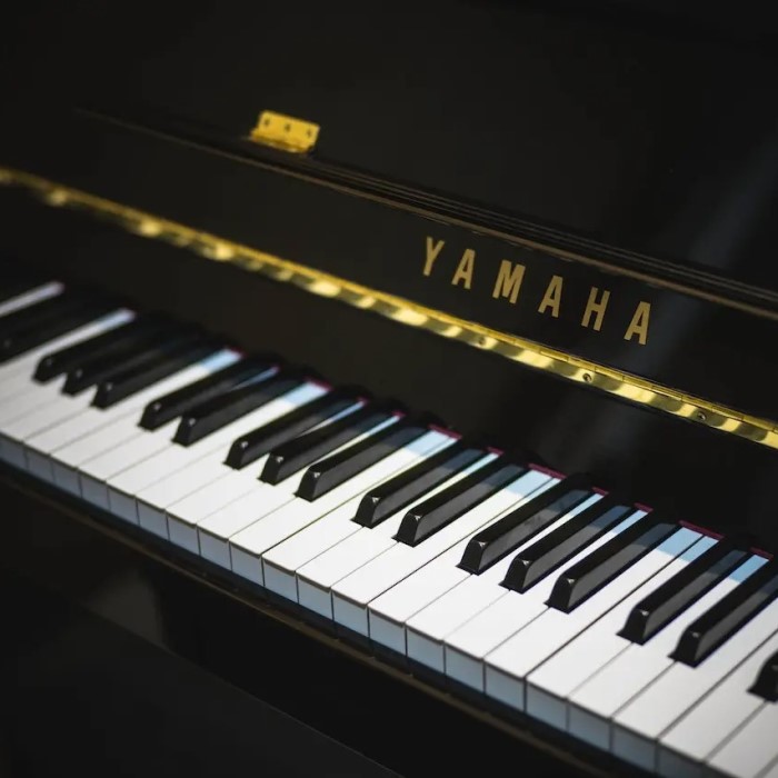 how many keys are on a piano