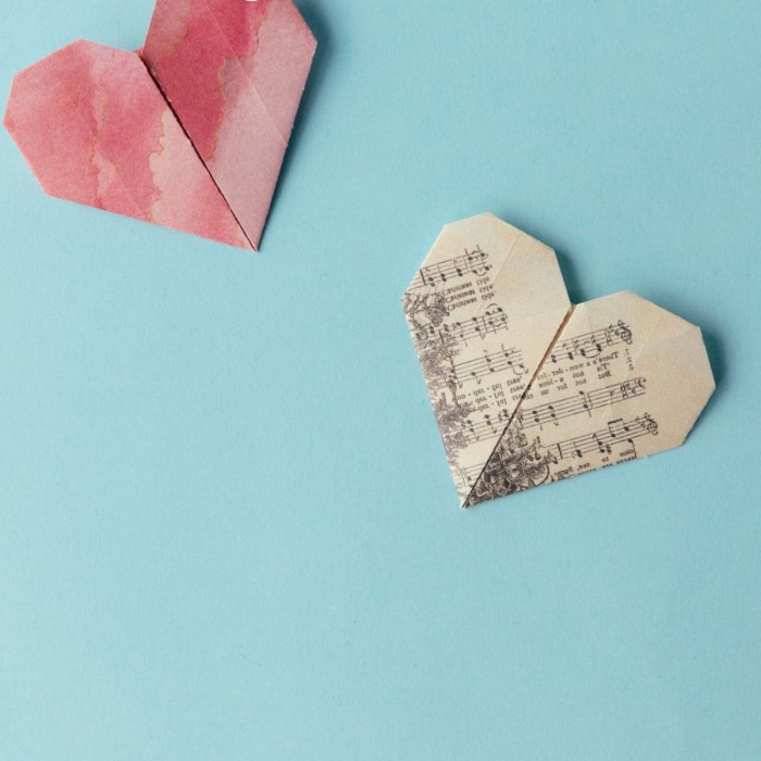 how to make a heart with a sticky note