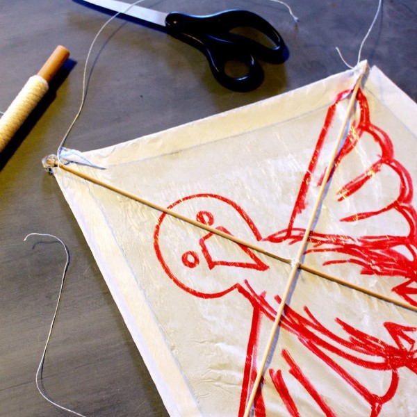 kite making