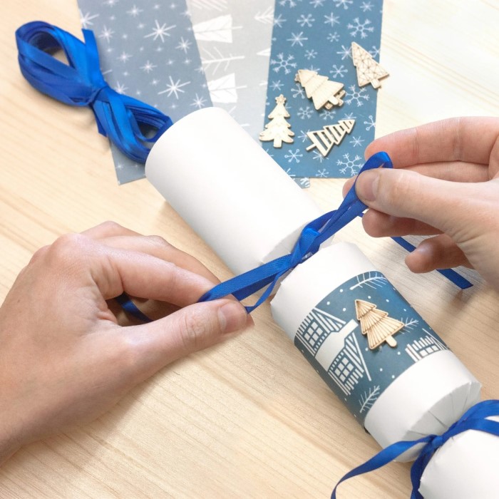 how to make christmas crackers
