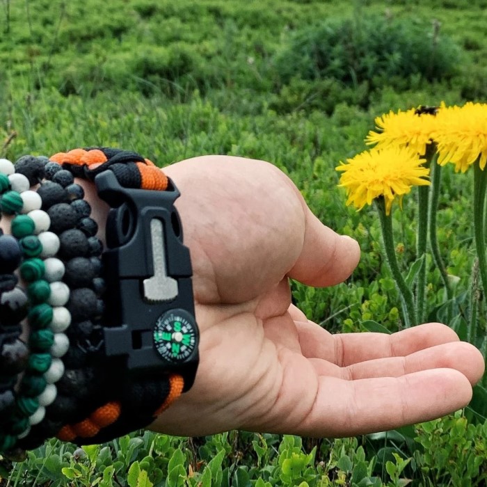 paracord bracelet
